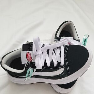 👟NWT Vans Old Skool Over Black/White Sneaker Boy’s Size 4 Girl's Size 5.5